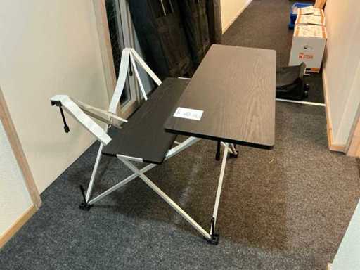 Disc jockey spinning table (3x)