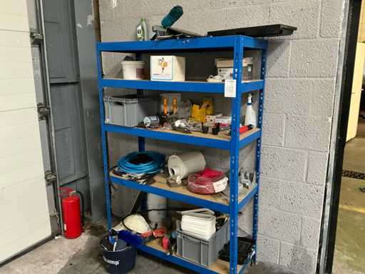 Gepäckträger mit Wohnwagenteilen