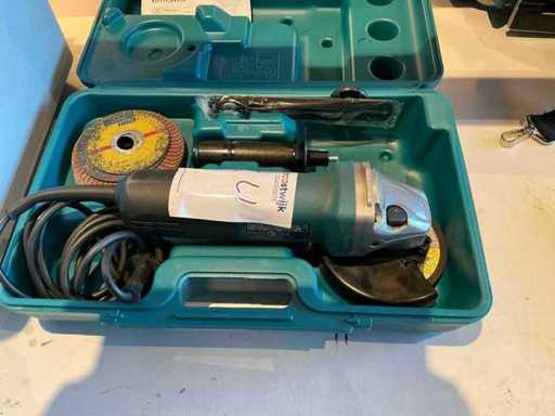 Szlifierka kątowa Makita 9558HNr z 2022 roku
