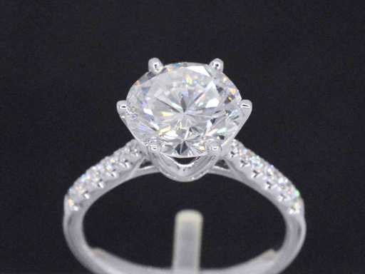 Bague en or blanc avec diamant 3,00 carats