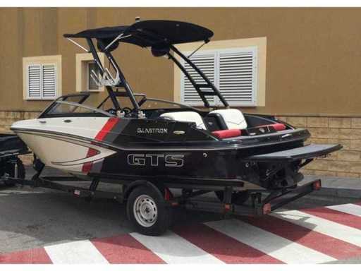 Glastron GTS Boat