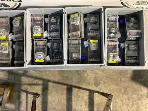 Unità di tap-off della barra colletrice (16)