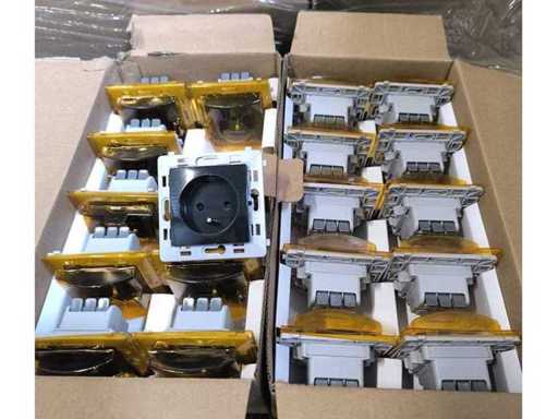 DEBFLEX - CALY - socluri 2P+T - 16A - negru (100x)