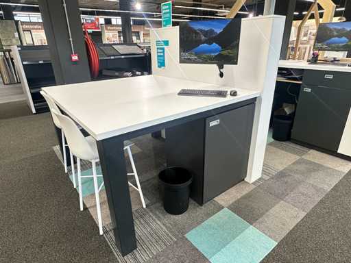 Hohe Tabelle mit Trennung