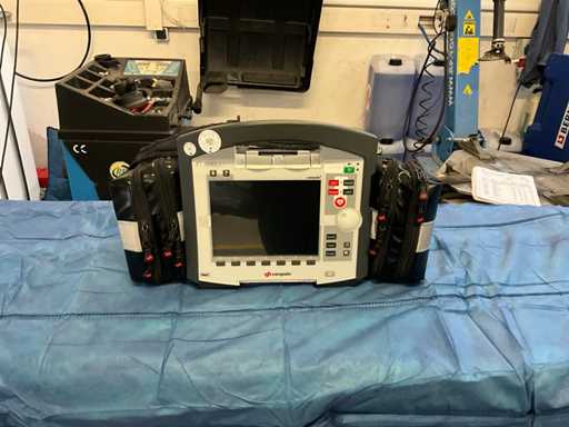 ECG combination with dephibrilator
