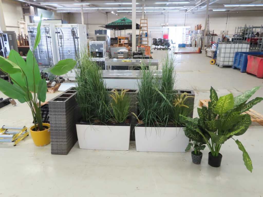 Plantes artificielles en pot