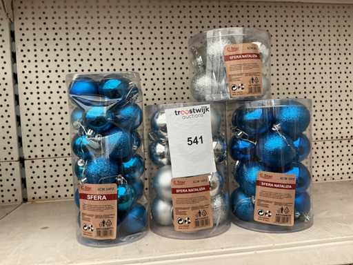 Party der Weihnachtskugeln.