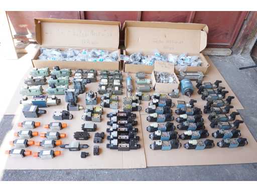   O mul?ime de supape hidraulice ?i accesorii