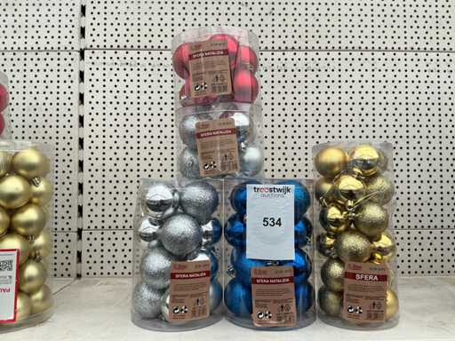 Party der Weihnachtskugeln.