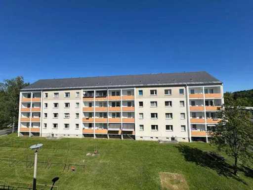 31 appartements, construits en 1988, 18 loués (106 000 €,=) à Markneukirchen - Allemagne