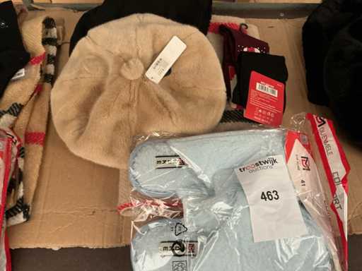 Charge verschiedener Kleidungsstücke.