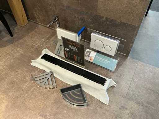 Petrecere cu materiale sanitare