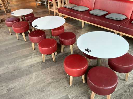 Hütten – Bistrotisch mit 5 niedrigen Hockern (3x)