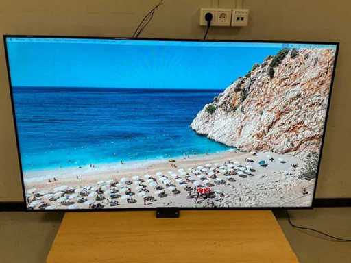 Samsung (ED75E) 75", 1920x1080 (FHD) LED Monitor