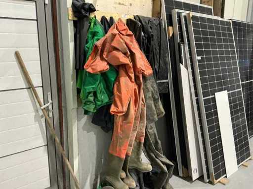 Lot de vêtements de travail et de cuissardes