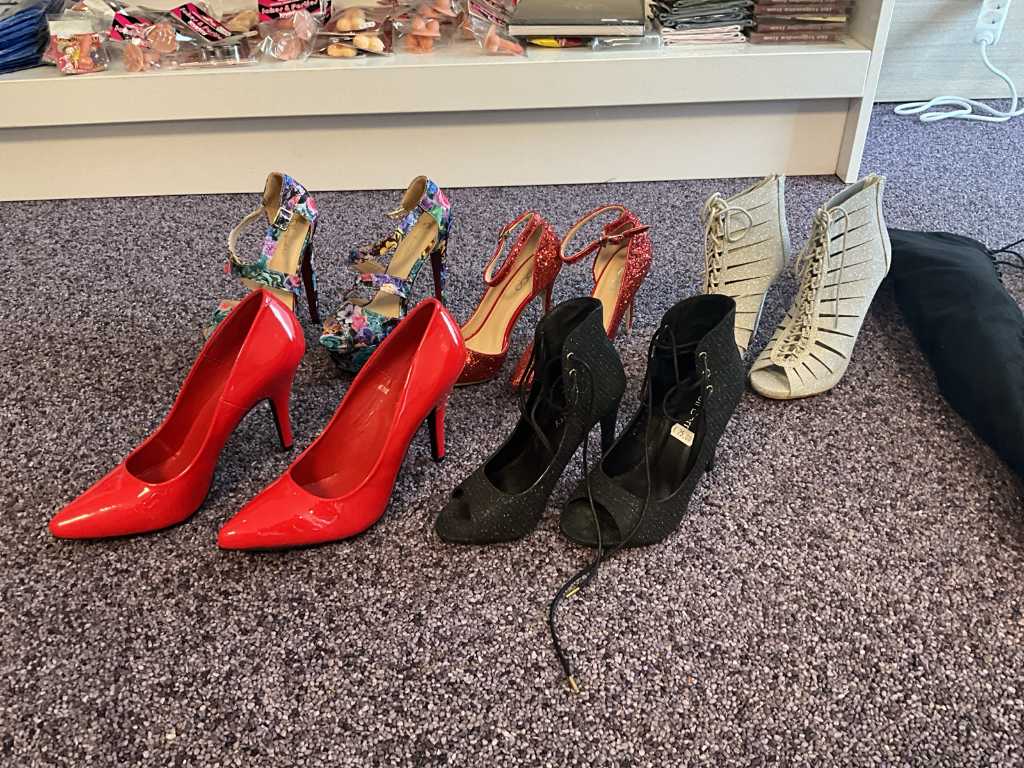 23 pairs of miscellaneous heels/sandals and boots