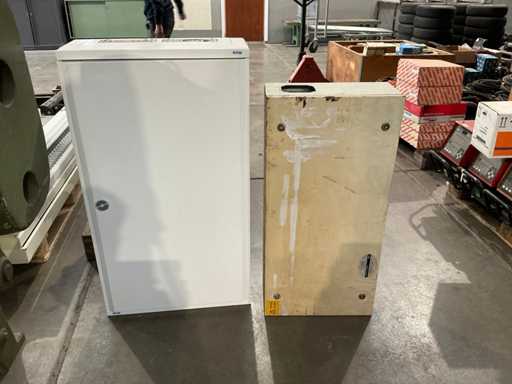 Diverses armoires de commande (2x)