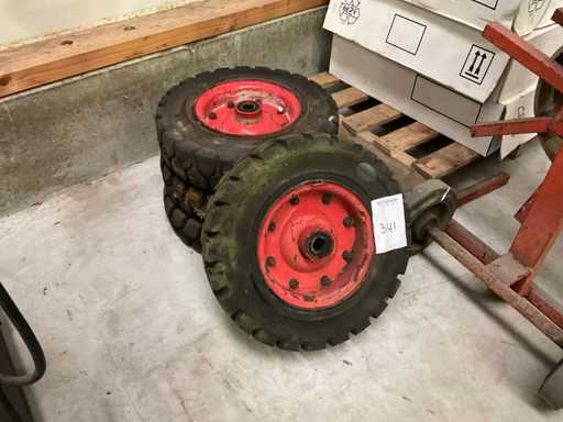 Comfort 4.00-8 Anvelope pline pe jant? (4x)