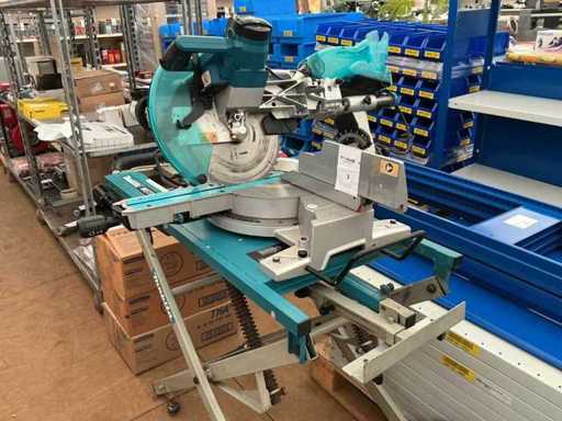 Makita DXT + Tisch WST01 Querschnittkreissäge