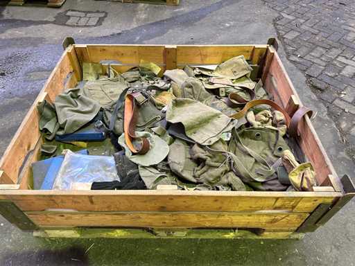 Lot de divers équipements de l’armée