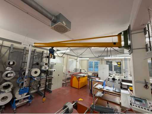 Grue à flèche Demag