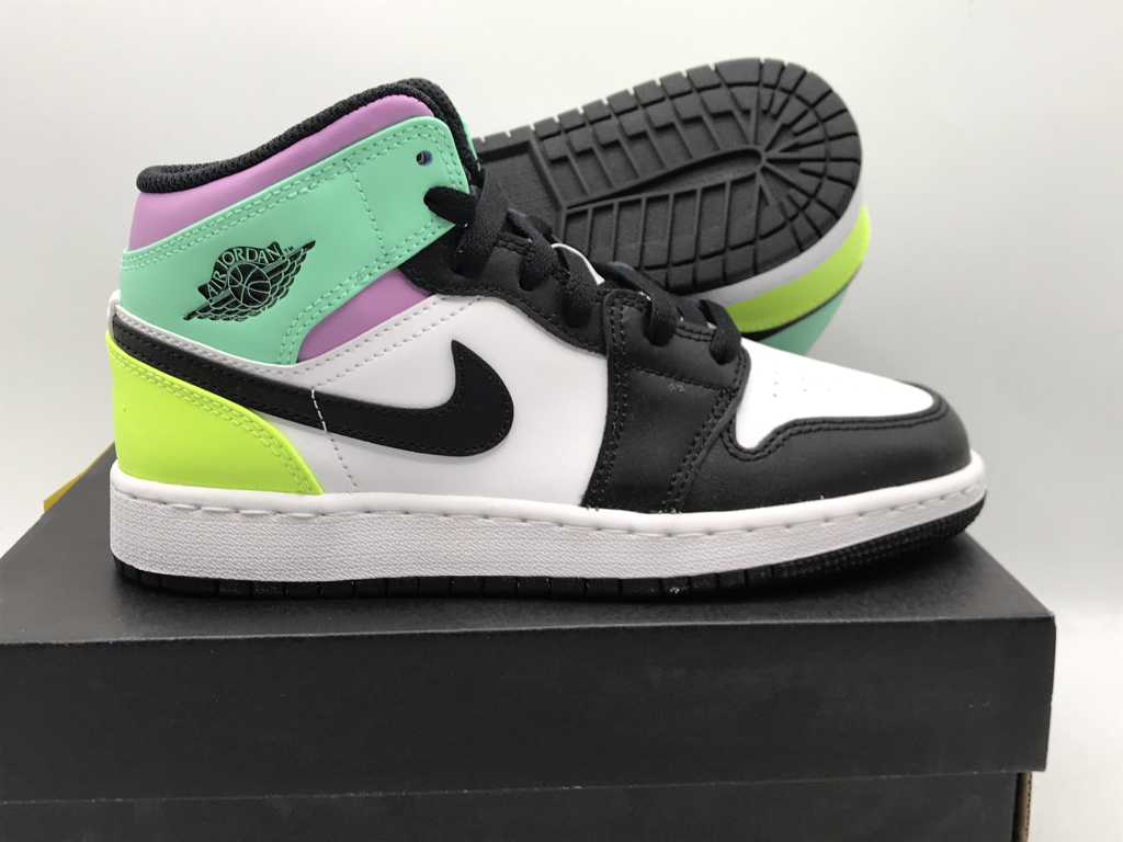 Nike Air Jordan 1 adidași Mid White / Black-Volt-Green Glow 36