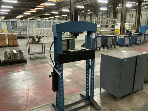 OMA 654 Presse de garage