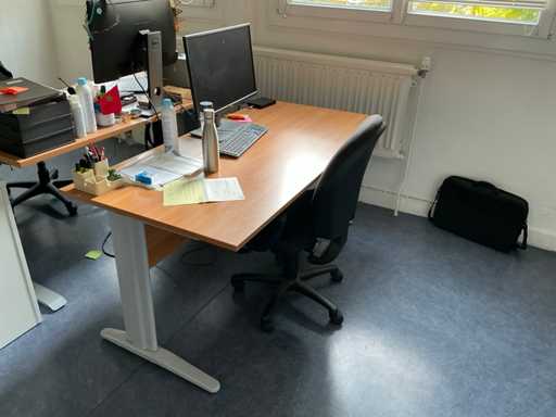 Bureau - Armoires + chaises