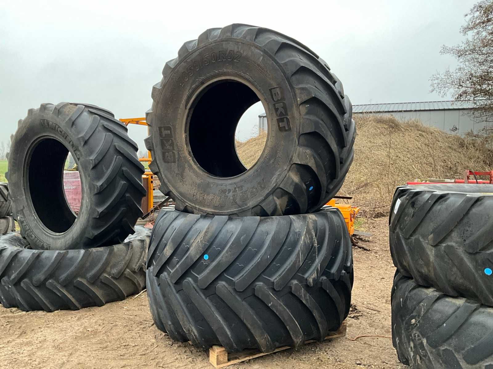 BKT Agri Max RT600 Tire (2x)