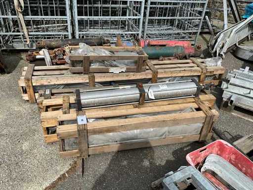 Batch of hydraulic and pneumatic cylinders