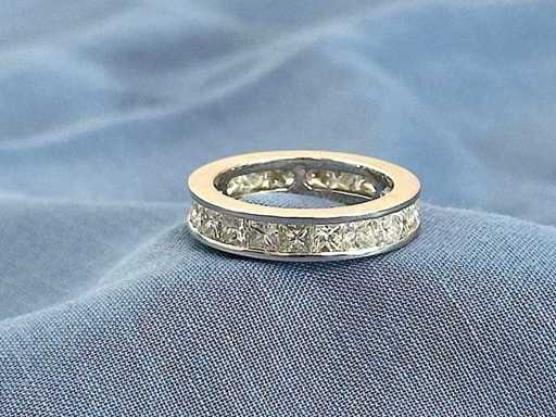 Gold jewellery and diamonds