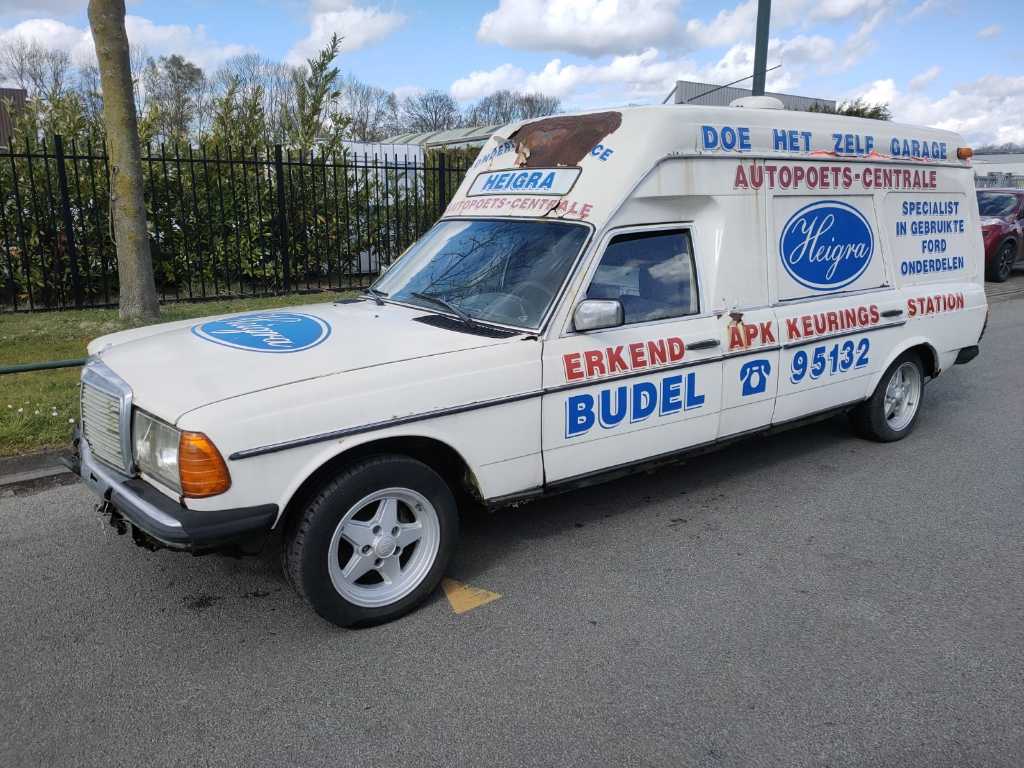 Mercedes - W123 250S - ex. ambulance-ziekenauto  - 1980