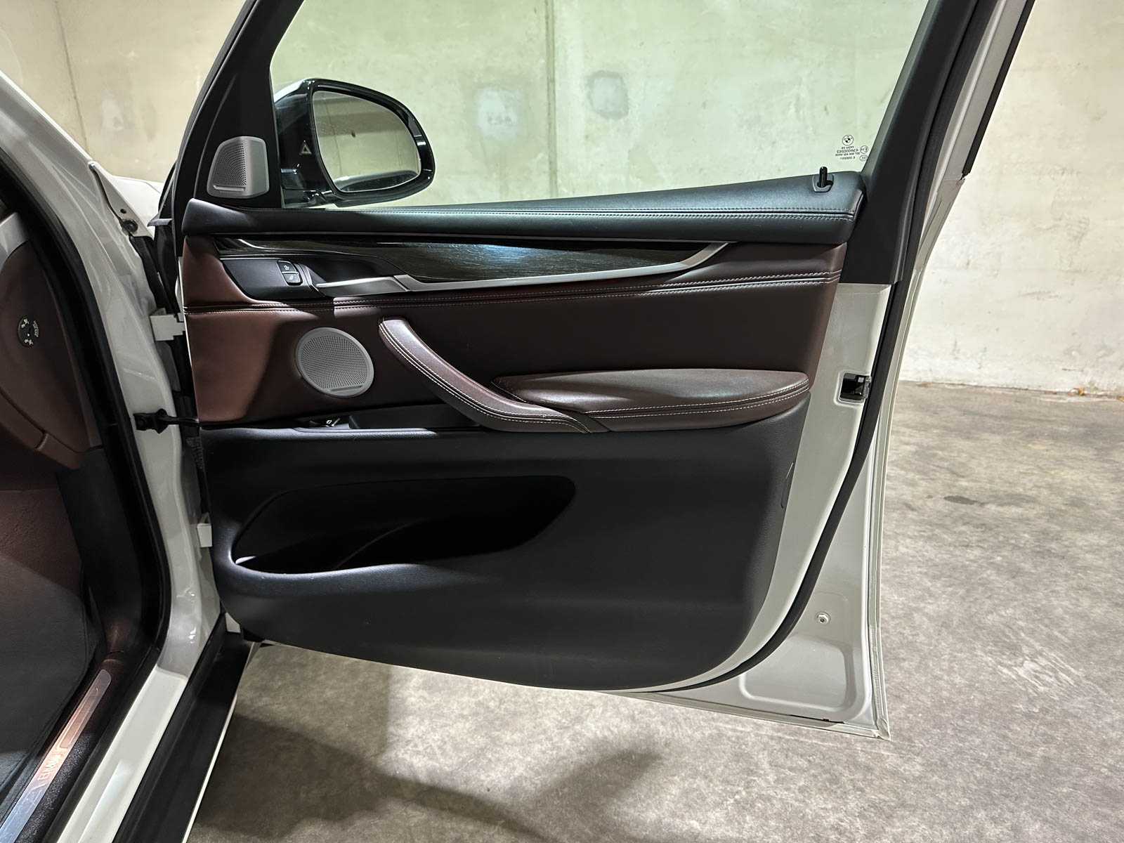 BMW X5 xDrive50i 4.4 V8 High Executive 449pk 2014, J-094-RR