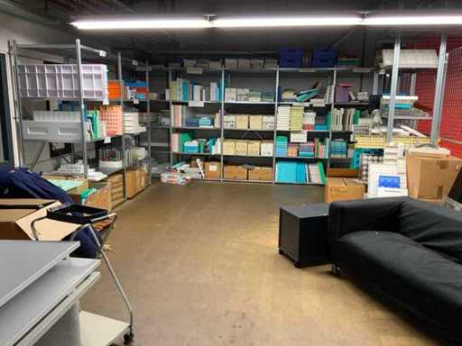 Diverse inventaruri și rafturi de birouri