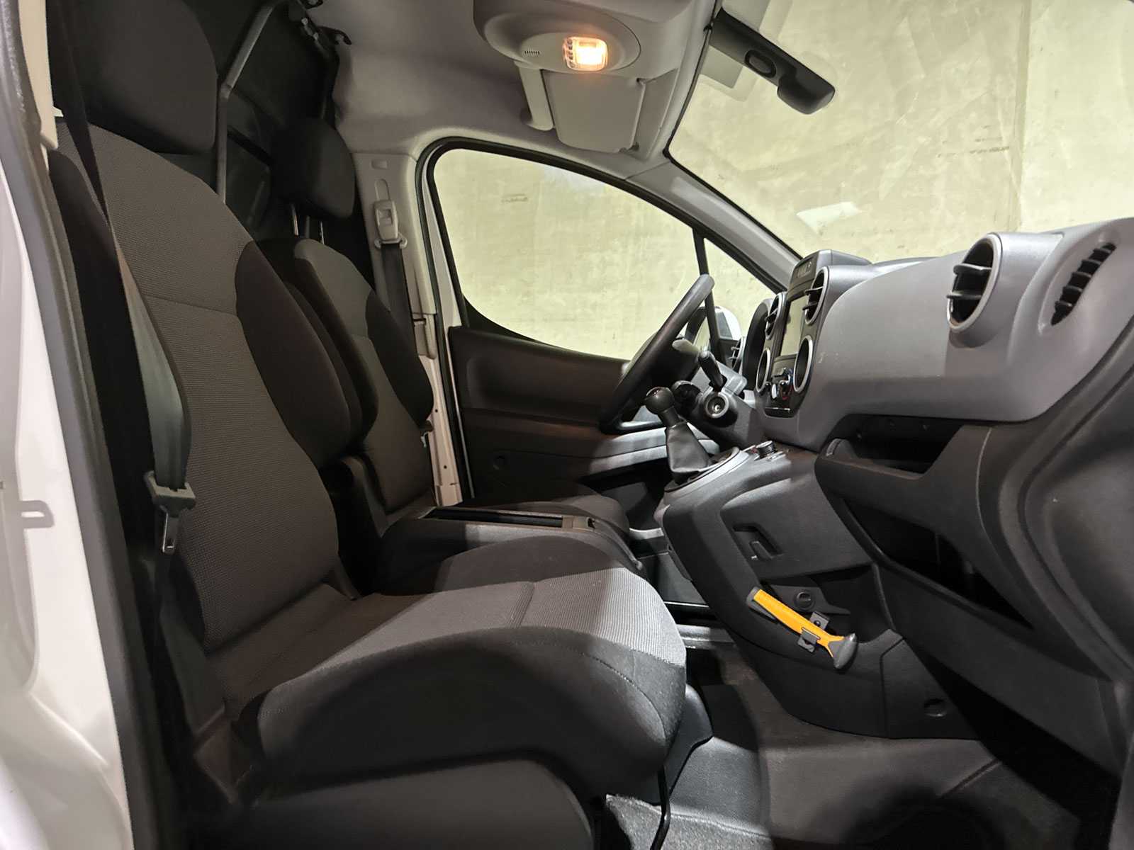 Peugeot Partner 120 1.6 BlueHDi 75 L1 Premium Pack 75pk 2018 (Origineel-NL & 1e Eigenaar), V-700-SK