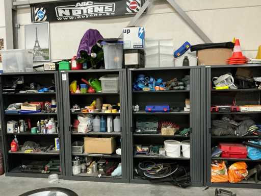 Schuifdeurkast met diverse inhoud (4x)