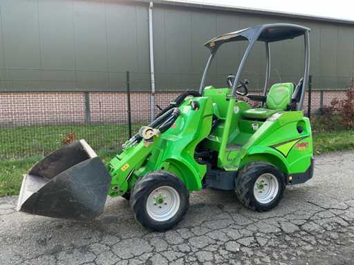 2018 Avant M528 Shovel