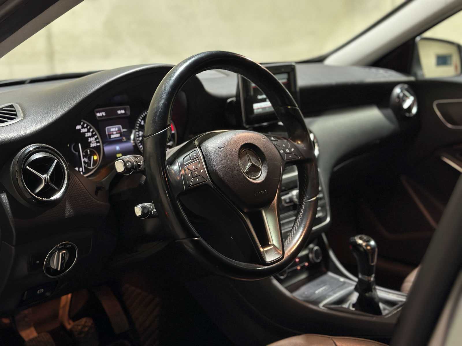 Mercedes-Benz A180 4U3 A-klasse 121pk 2013 (Origineel-NL), 8-SRR-41