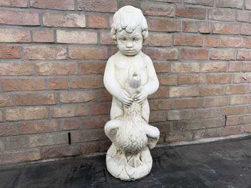 Kind mit Entenbrunnen