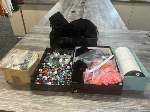 Partij divers toebehoren pasmaten