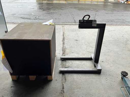 Special crane fork for transport crates