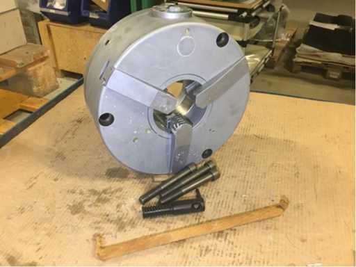 Three-jaw chuck