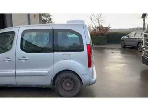 b4dbeead-7c27-4fdb-a425-ef9314fe1eb5.mp4