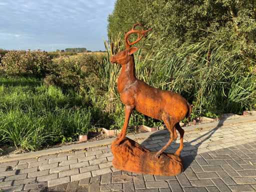 Cerb din font? pe stânc?