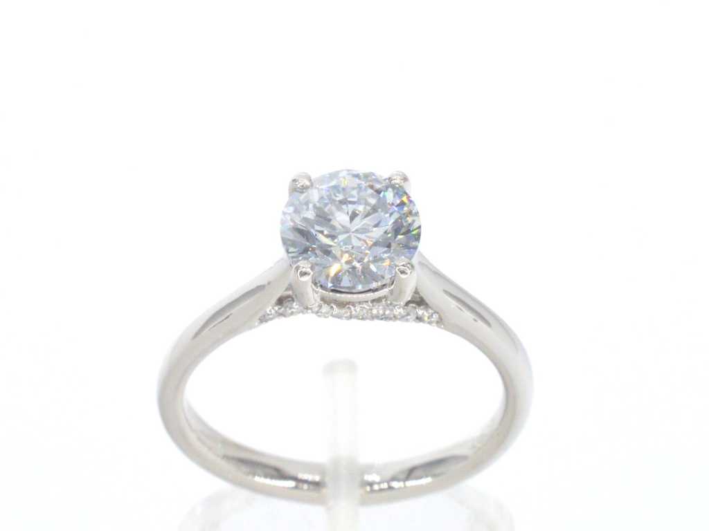 Platina solitair ring met een 1.55 carat briljant geslepen diamant