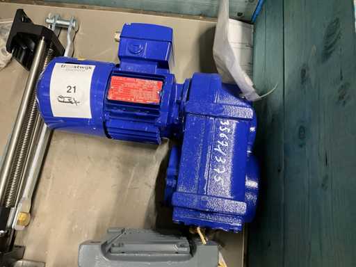 SEW + Bauer 0,37 + 2x 0,75 + 0,55 kW Moteur électrique avec réduction (5x)