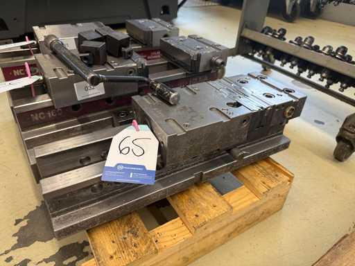   Machine vise