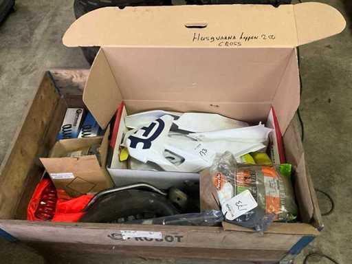 Partia akcesoriów do motocykli terenowych