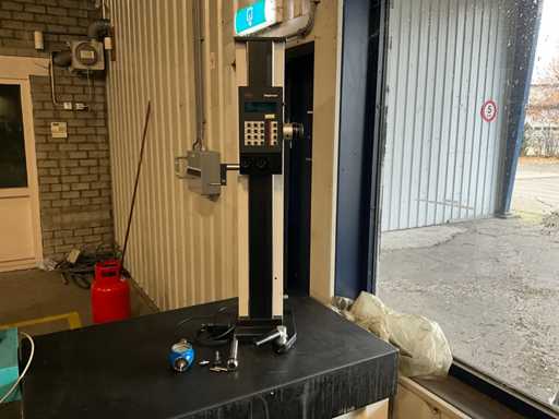 Mahr Digimar 817CI Vertical Measuring Stand