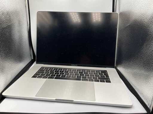 Ordinateur portable Apple MacBook Pro A1990